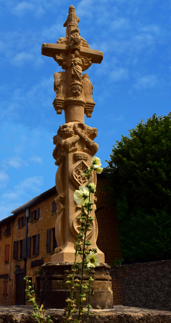 Croix - Pouilly-le-Monial