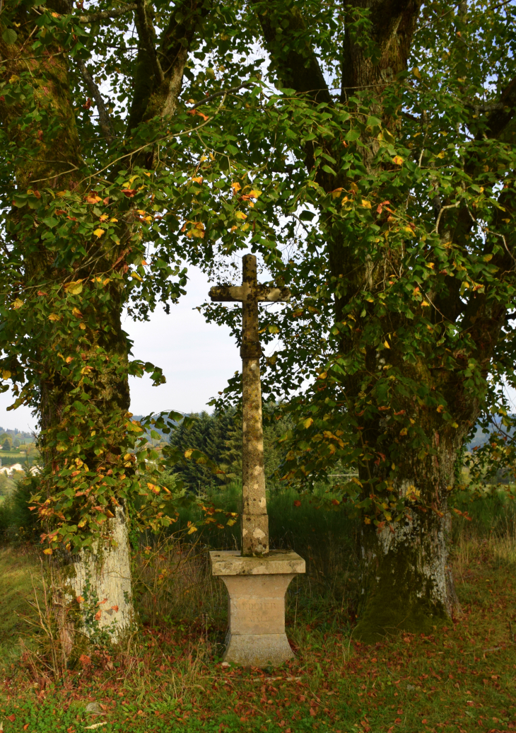 Croix - Poule-les-Écharmeaux