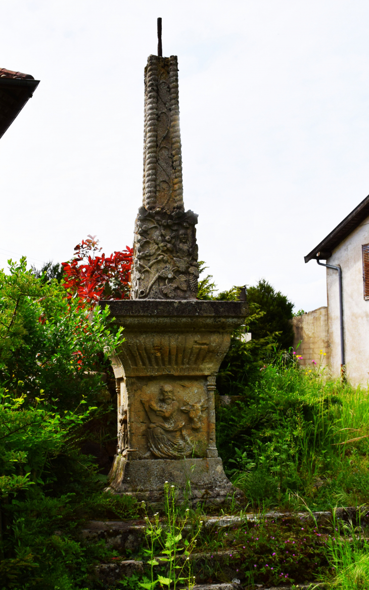 Croix des Echarmeaux - Poule-les-Écharmeaux