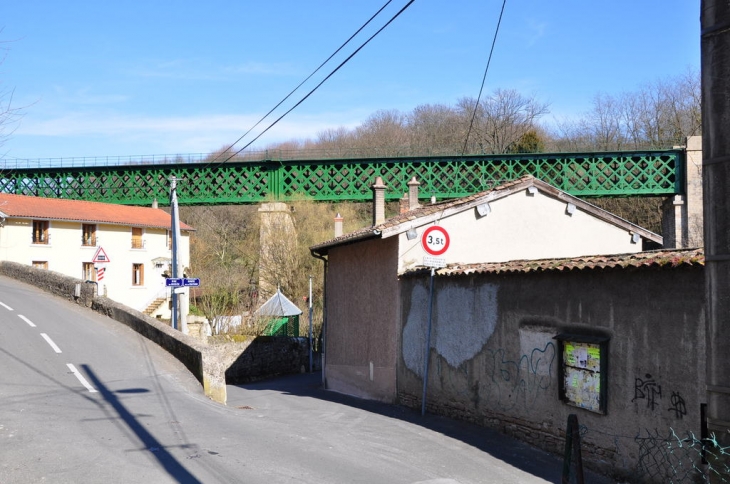 Rue sous la voie ferré à Rochetaillé - Rochetaillée-sur-Saône