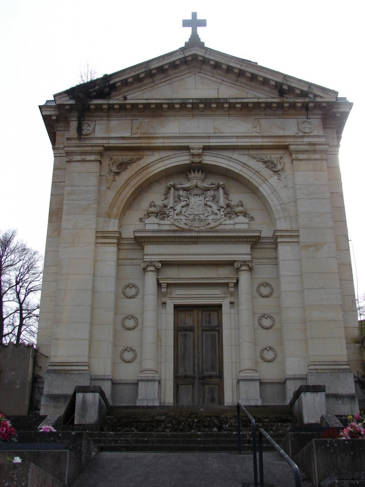 La Chapelle de la Famille d'Albon au Cimetière - Saint-Forgeux