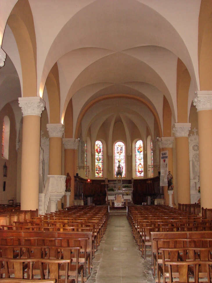 La Nef de l'Eglise - Saint-Forgeux