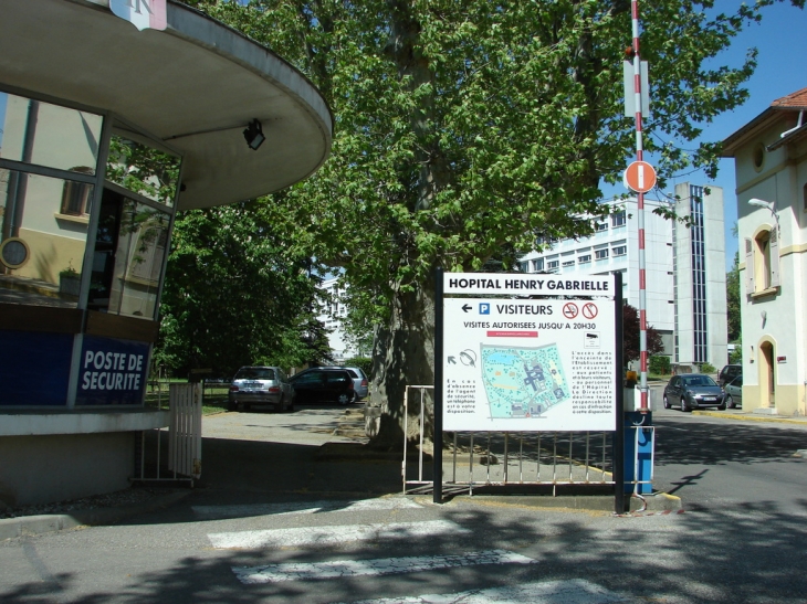 L'Entrée de l'Hôpital Henry Gabrielle - Saint-Genis-Laval