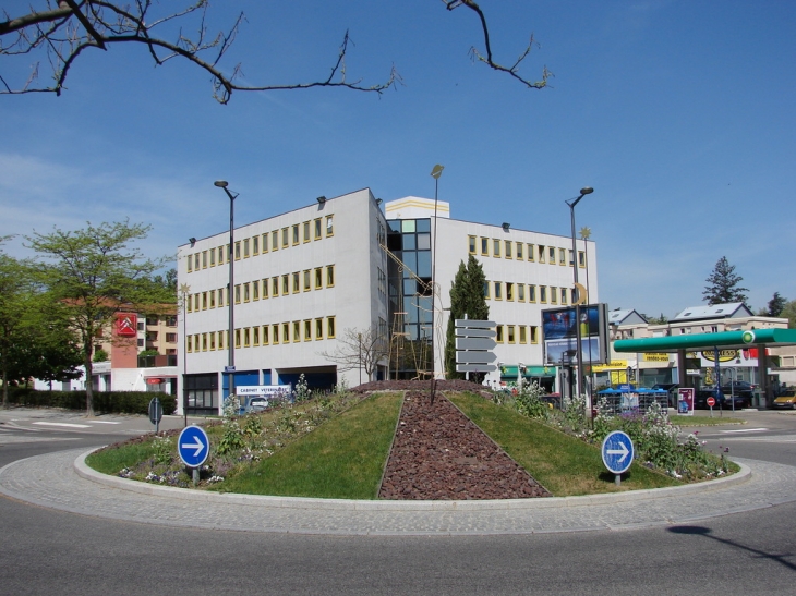 Le Rond Point de l'Avenue Gardagne - Saint-Genis-Laval