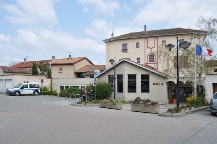 L'arrière de la Mairie - Saint-Genis-les-Ollières