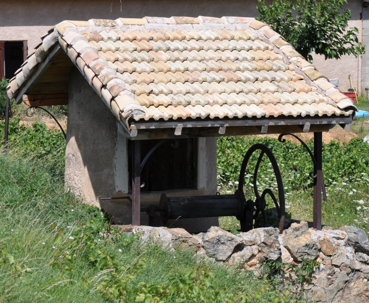 Puits à l'entrée du village - Saint-Lager