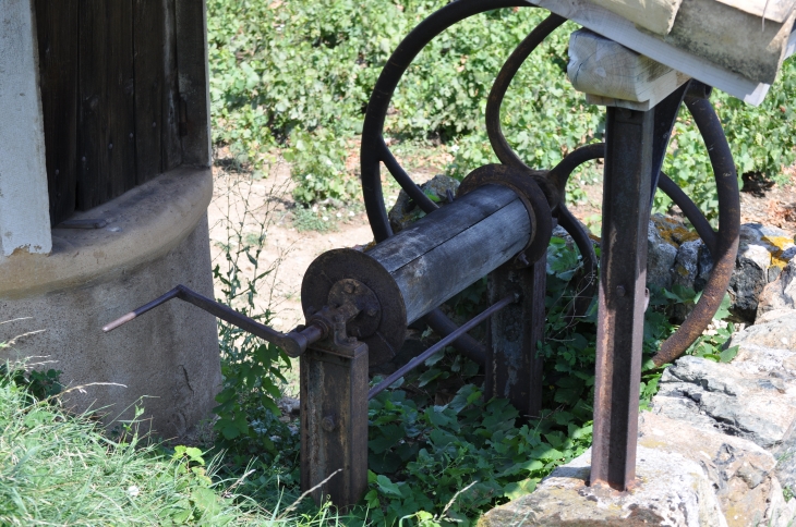 Le Treuil du Puits à l'entrée du village - Saint-Lager