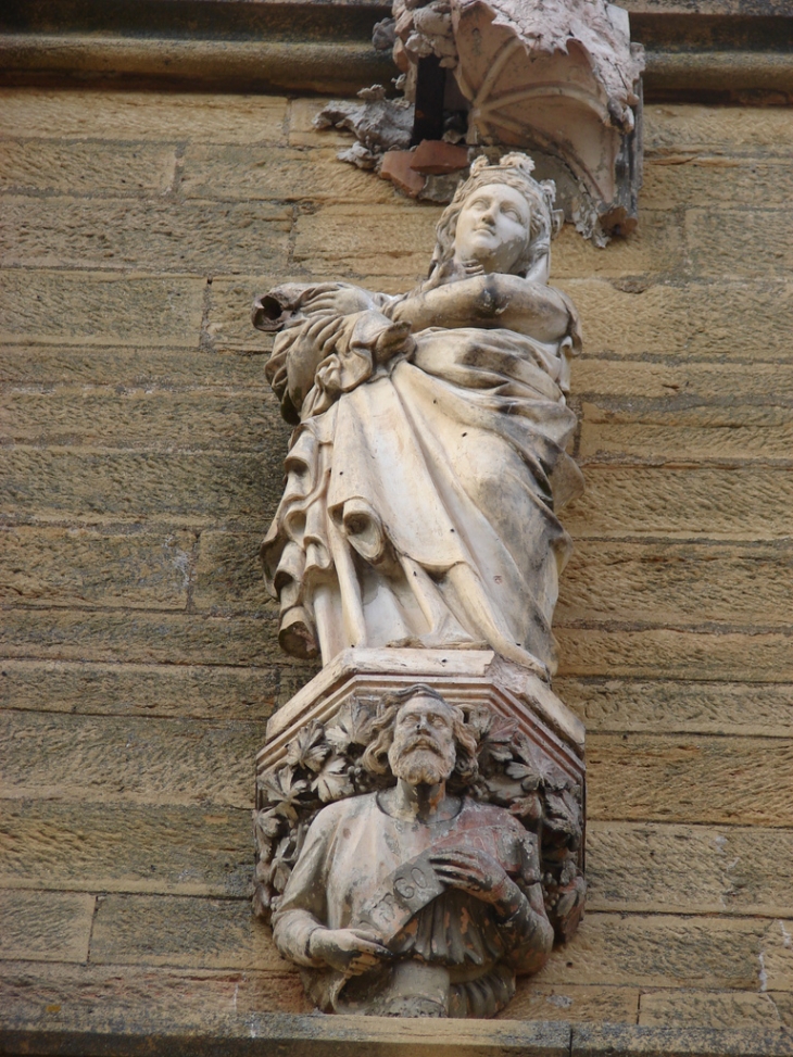 Vierge en façade de la Chapelle - Saint-Laurent-d'Oingt