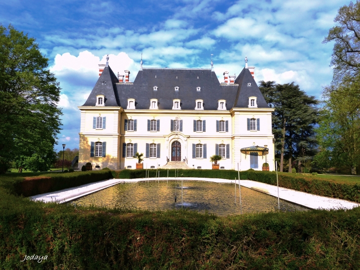 Saint Pierre de Chandieu. Le Château de Rajat.  - Saint-Pierre-de-Chandieu