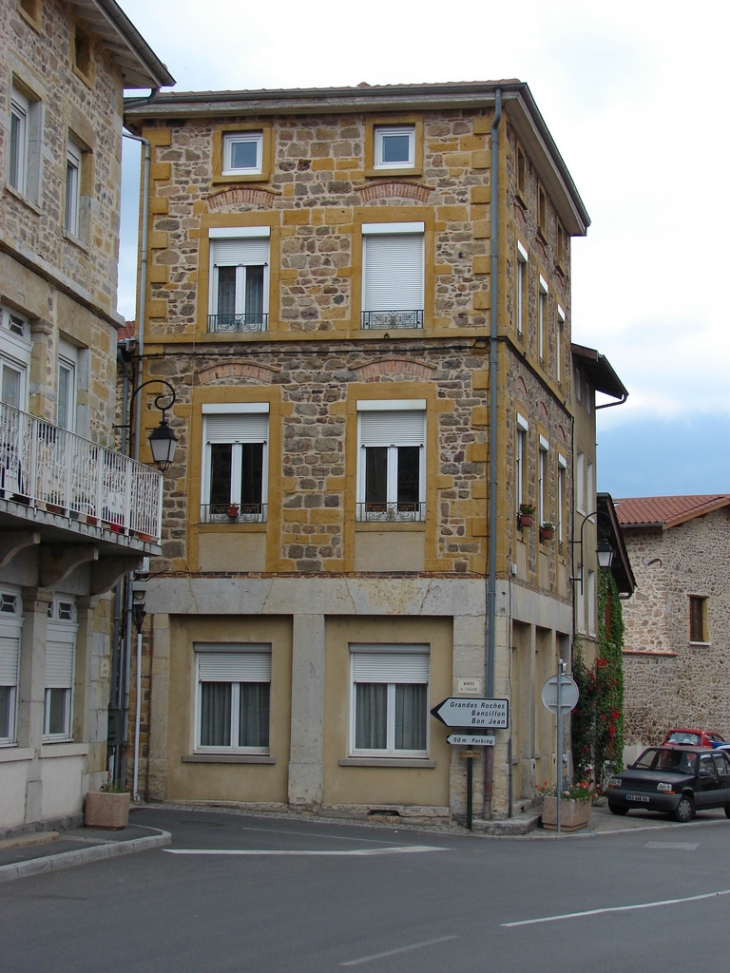 Les maisons du village - Saint-Romain-de-Popey