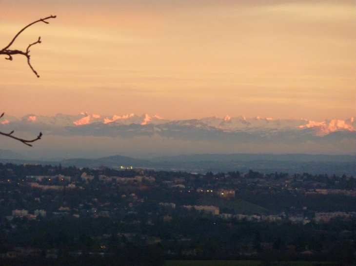 Magnifique vue sur les Alpes depuis Sainte-Consorce le matin de Noël