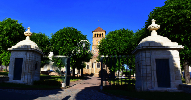 Entrée du cloître - Salles-Arbuissonnas-en-Beaujolais