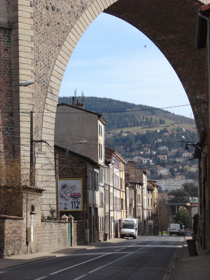 Une Rue de la Ville dans une Arche - Tarare