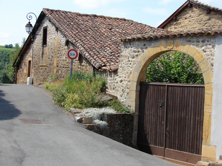 Dans les rues du Village - Ternand