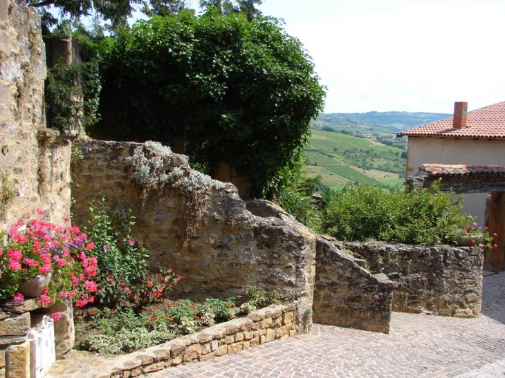 Dans les rues du Village - Ternand