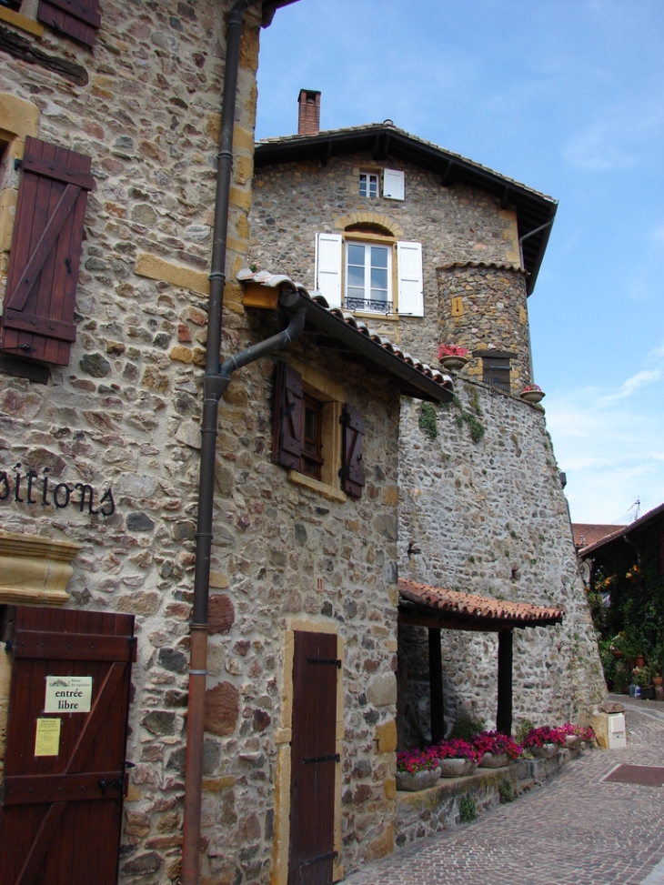 Dans les rues du Village - Ternand