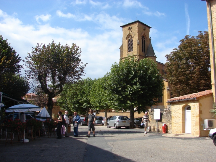 Une vue du village - Theizé