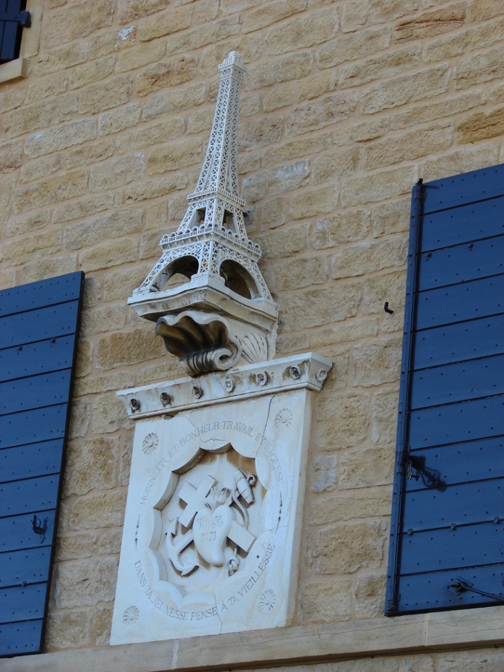 Détail surprenant sur une Façade - Theizé