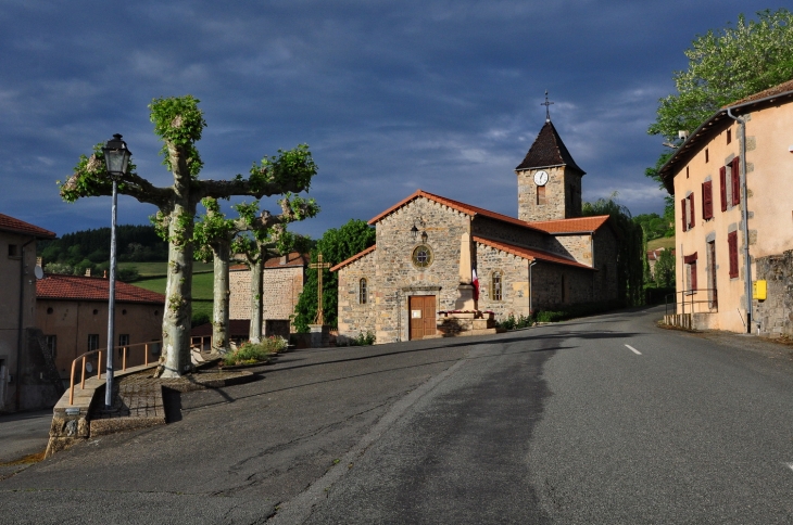 Une belle vue sur l'église et bourg. - Trades