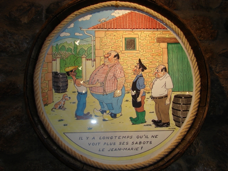 Dans le caveau du village - Vaux-en-Beaujolais