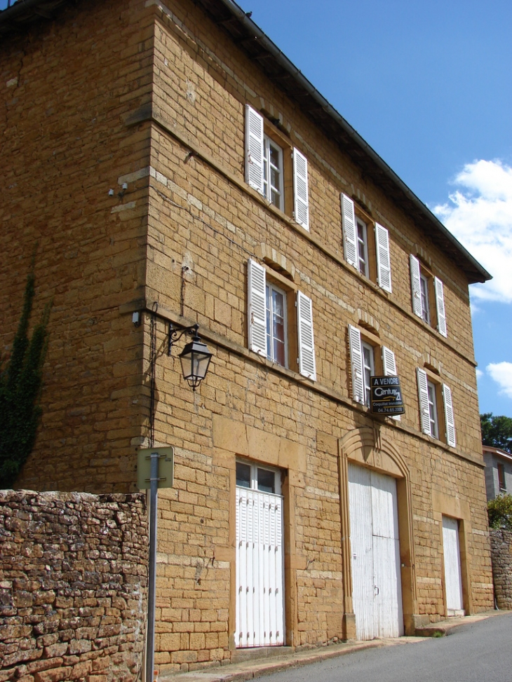 Dans les rues du Village - Ville-sur-Jarnioux