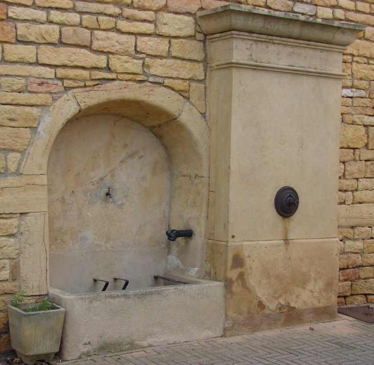 Dans les rues du Village - Ville-sur-Jarnioux