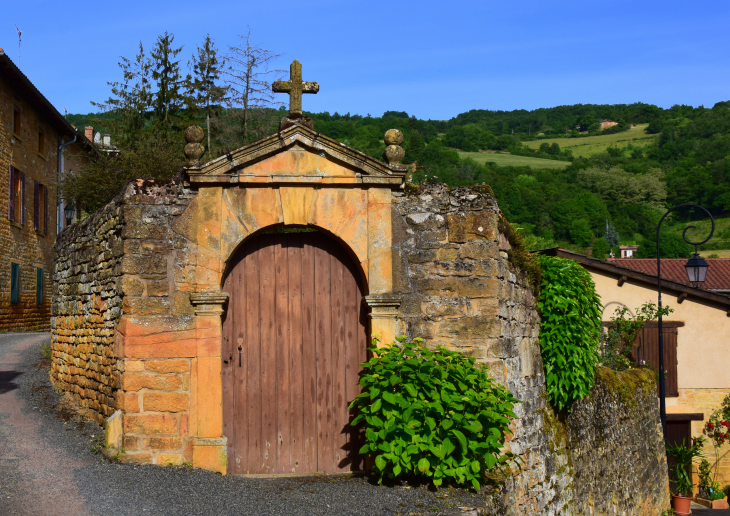 Porte du presbytère - Ville-sur-Jarnioux