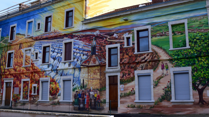 Mur peint au 210 - Villefranche-sur-Saône