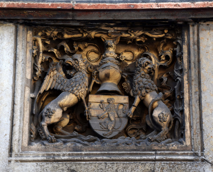 Linteau de porte rue Nationale - Villefranche-sur-Saône