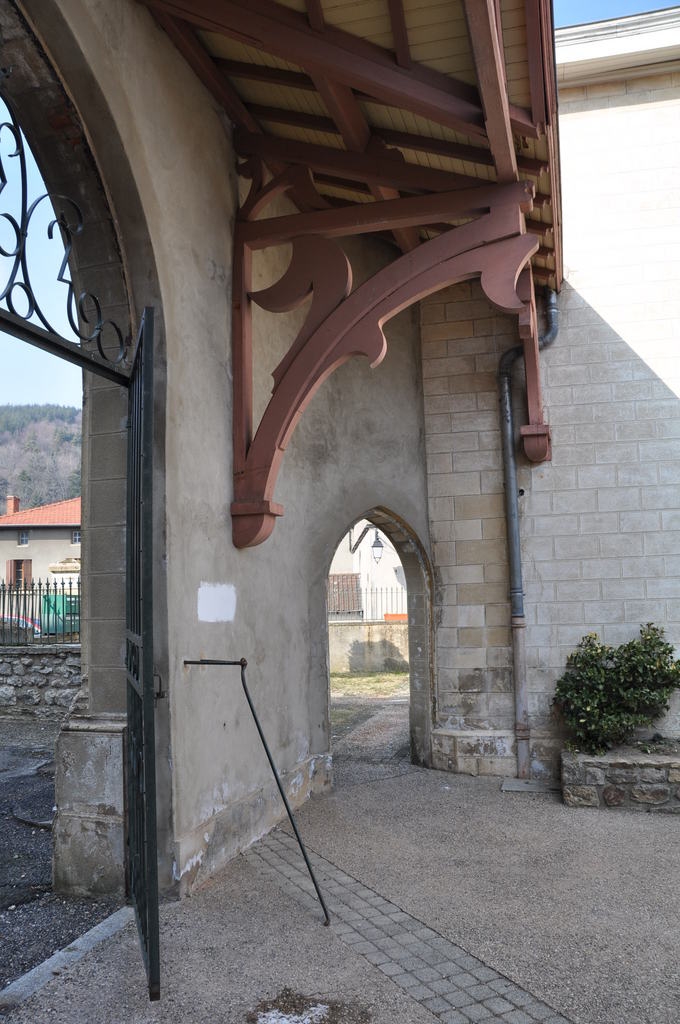 Détail dans la cour de la bibliothéque - Yzeron