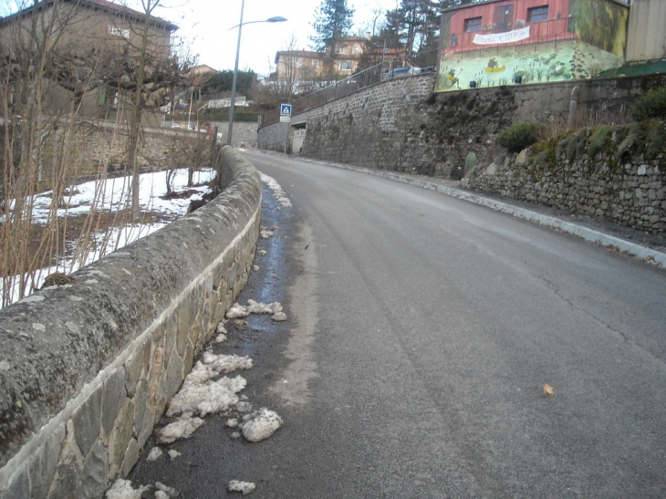 Montée vers la Grande Rue - Yzeron