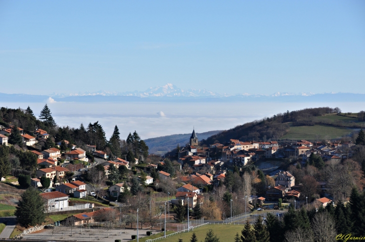 Le village & la chaîne des Alpes ( Le Mont-Blanc ) - Yzeron