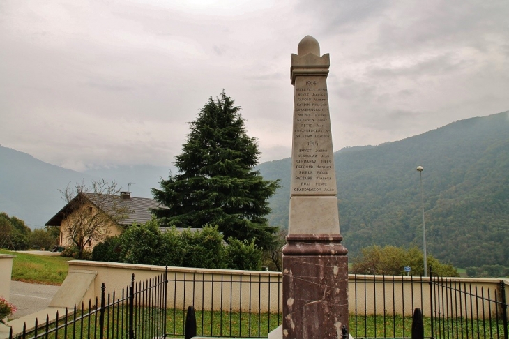 Monument aux Morts - Aiton