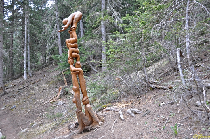 Sculpture sur pied de Serge Couvert - Bois du Monolithe - Aussois