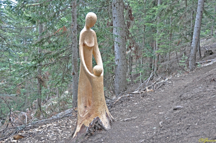 Sculpture sur pied de Serge Couvert - Bois du Monolithe - Aussois