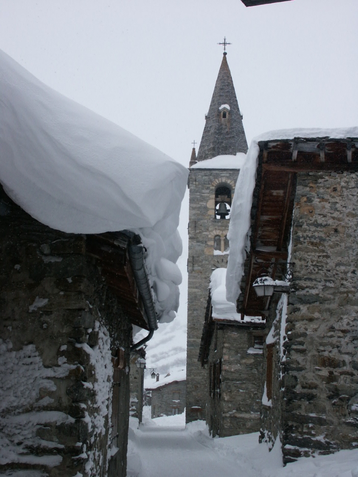 Ruelle et l'église - Bonneval-sur-Arc