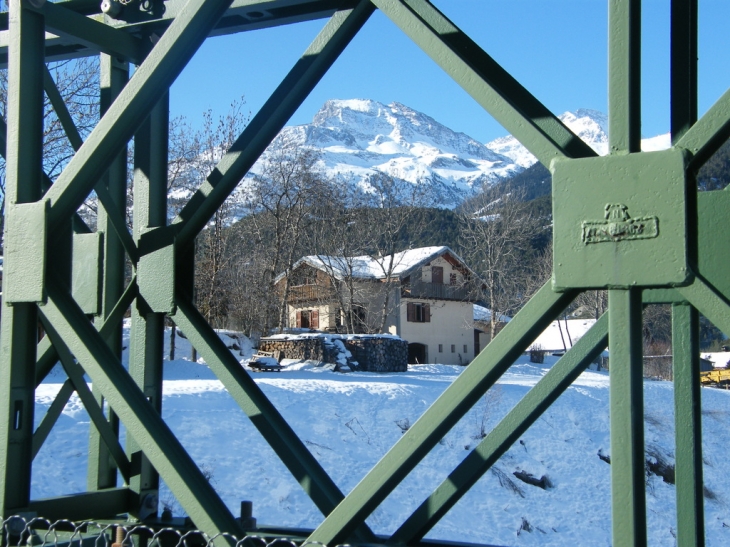 BRAMANS - vue du pont sur les cimes