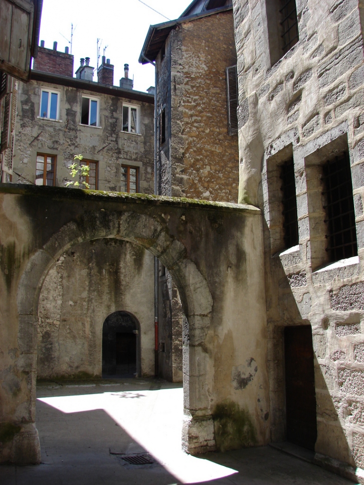 Traboule sur la Place Saint-Léger - Chambéry