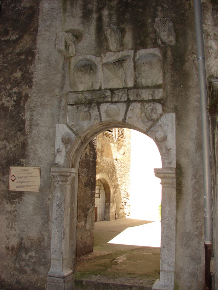 Traboule sur la Place Saint-Léger : Porte Celsus Morin - Chambéry