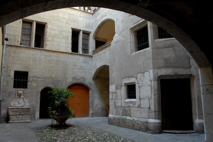 Vielle ville, cour intérieure - Chambéry