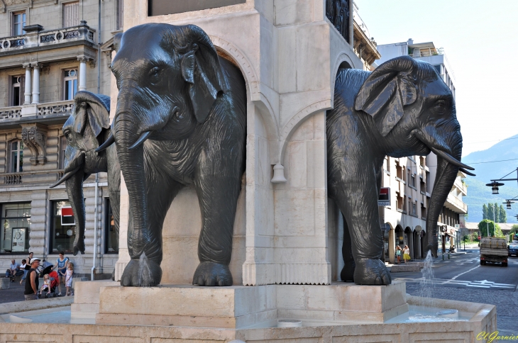 Fontaine des éléphants ( Les 4 sans cul ) - Rénovation 2015 - Chambéry