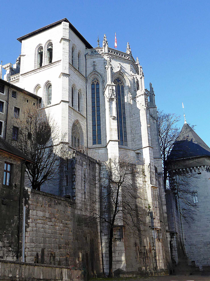 Place du château : la Sainte Chapelle - Chambéry