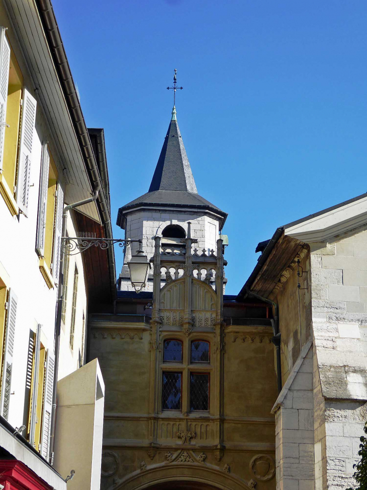 La cathédrale Saint François de Sales : vue sur le clocher - Chambéry