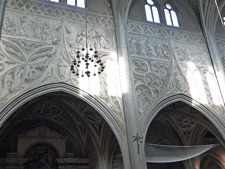 La cathédrale : le plus vaste ensemble de peintures en trompe l'oeil d'Europe - Chambéry