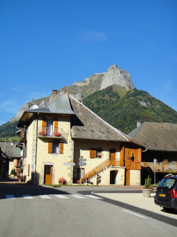 ECOLE EN BAUGES - École