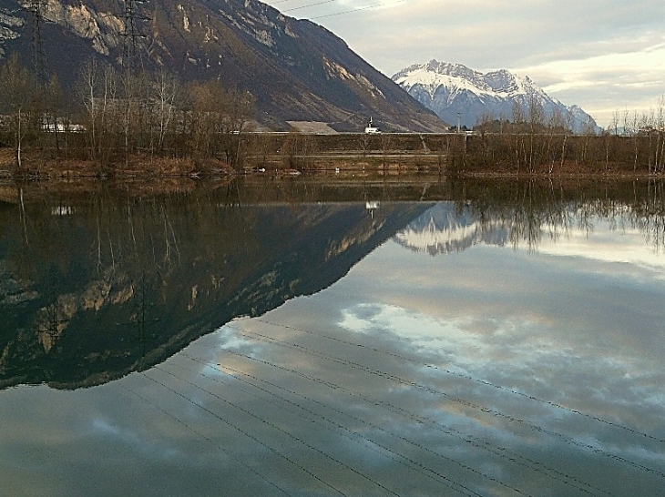 Le lac de Francin et ses reflets