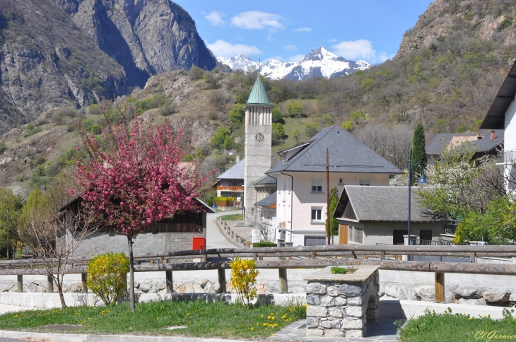 L’église  - Construite en 1961 - Hermillon