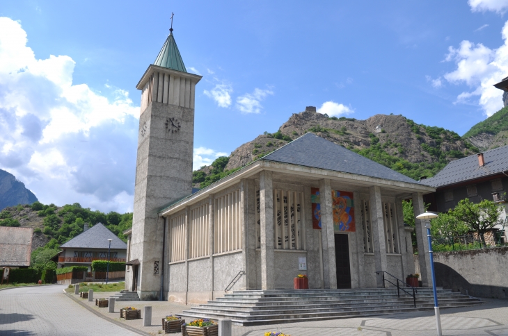 L'église - Construite en 1961 - Hermillon