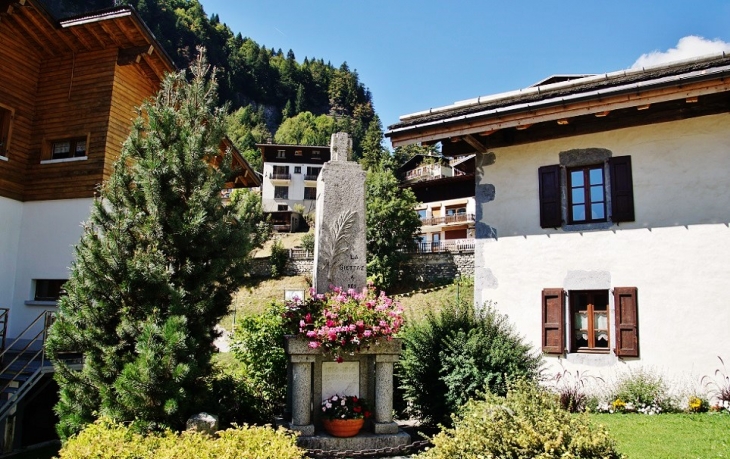 Monument-aux-Morts - La Giettaz