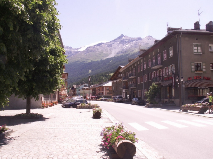 Coeur du village de Lanslebourg Mont-Cenis en Savoie - Lanslebourg-Mont-Cenis